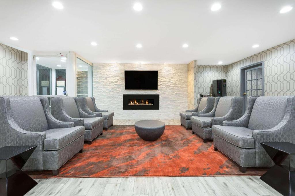 Clarion Pointe - Greensboro Coliseum Area المظهر الخارجي الصورة