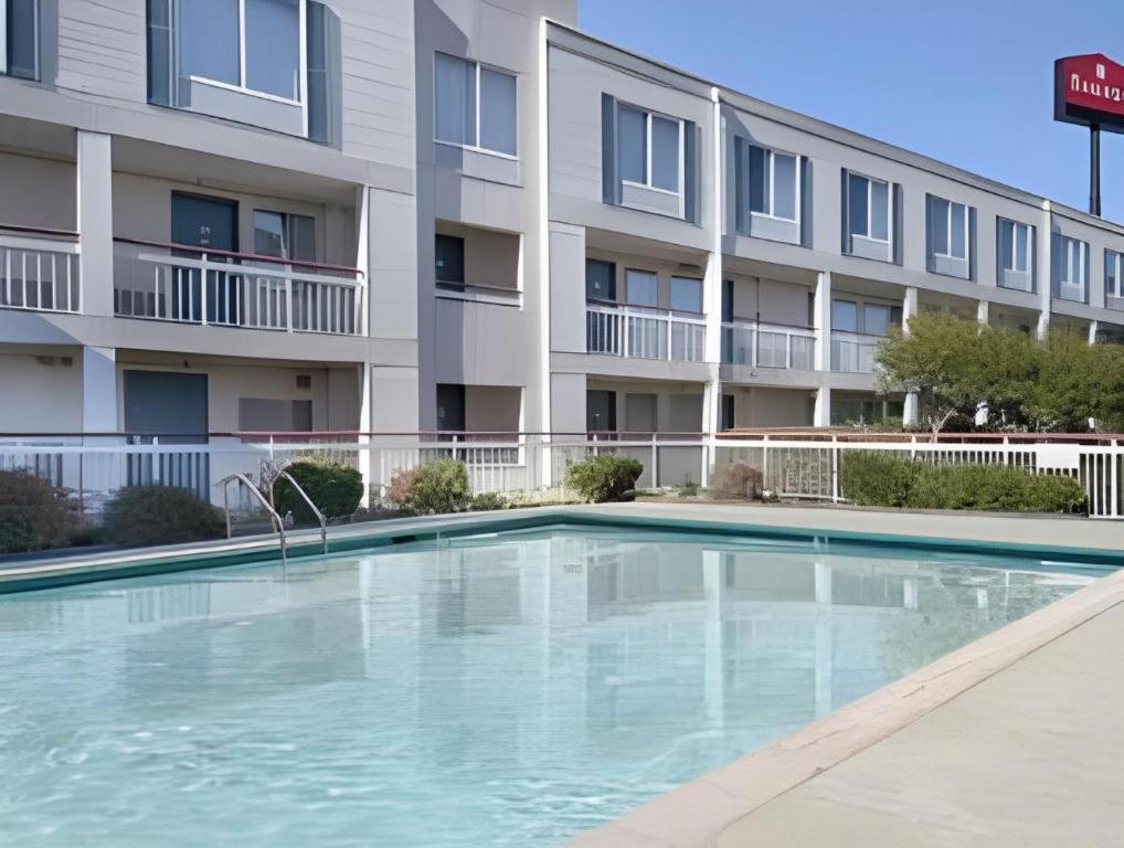 Clarion Pointe - Greensboro Coliseum Area المظهر الخارجي الصورة