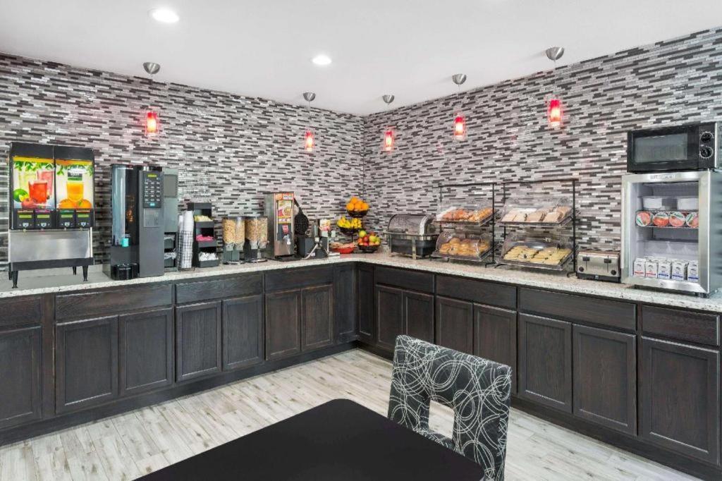 Clarion Pointe - Greensboro Coliseum Area المظهر الخارجي الصورة