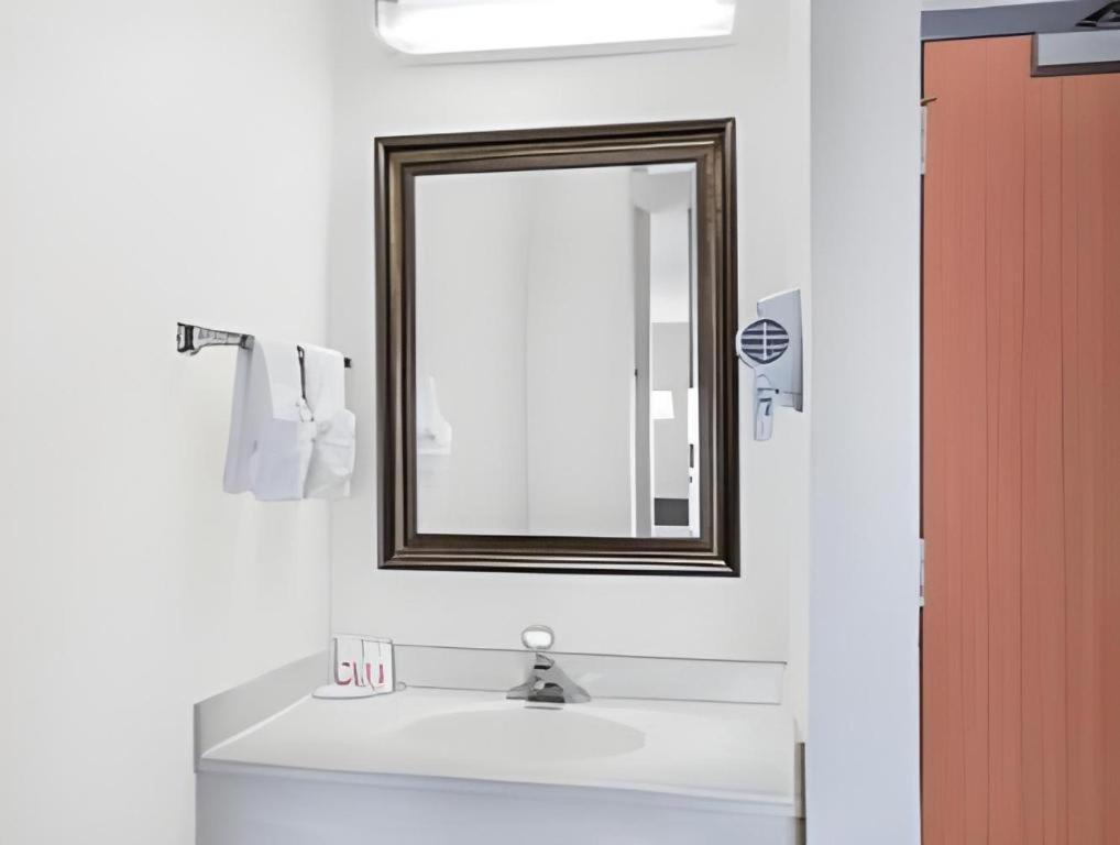 Clarion Pointe - Greensboro Coliseum Area المظهر الخارجي الصورة